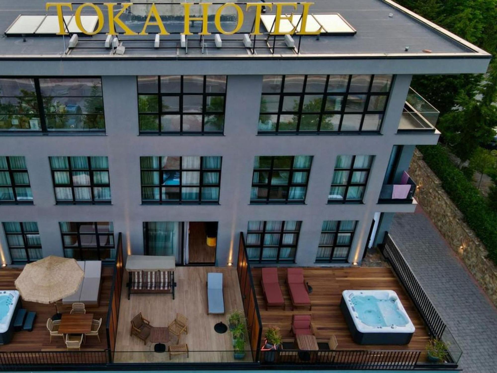 Toka Hotel Restaurant Udenisht Exteriör bild