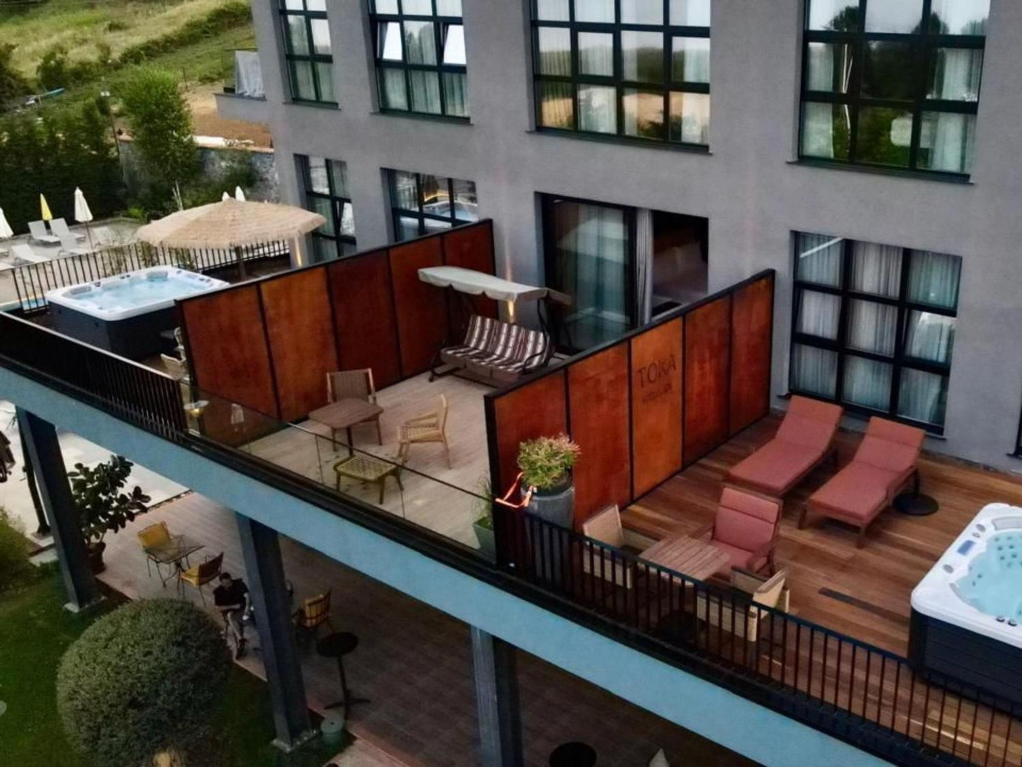 Toka Hotel Restaurant Udenisht Exteriör bild