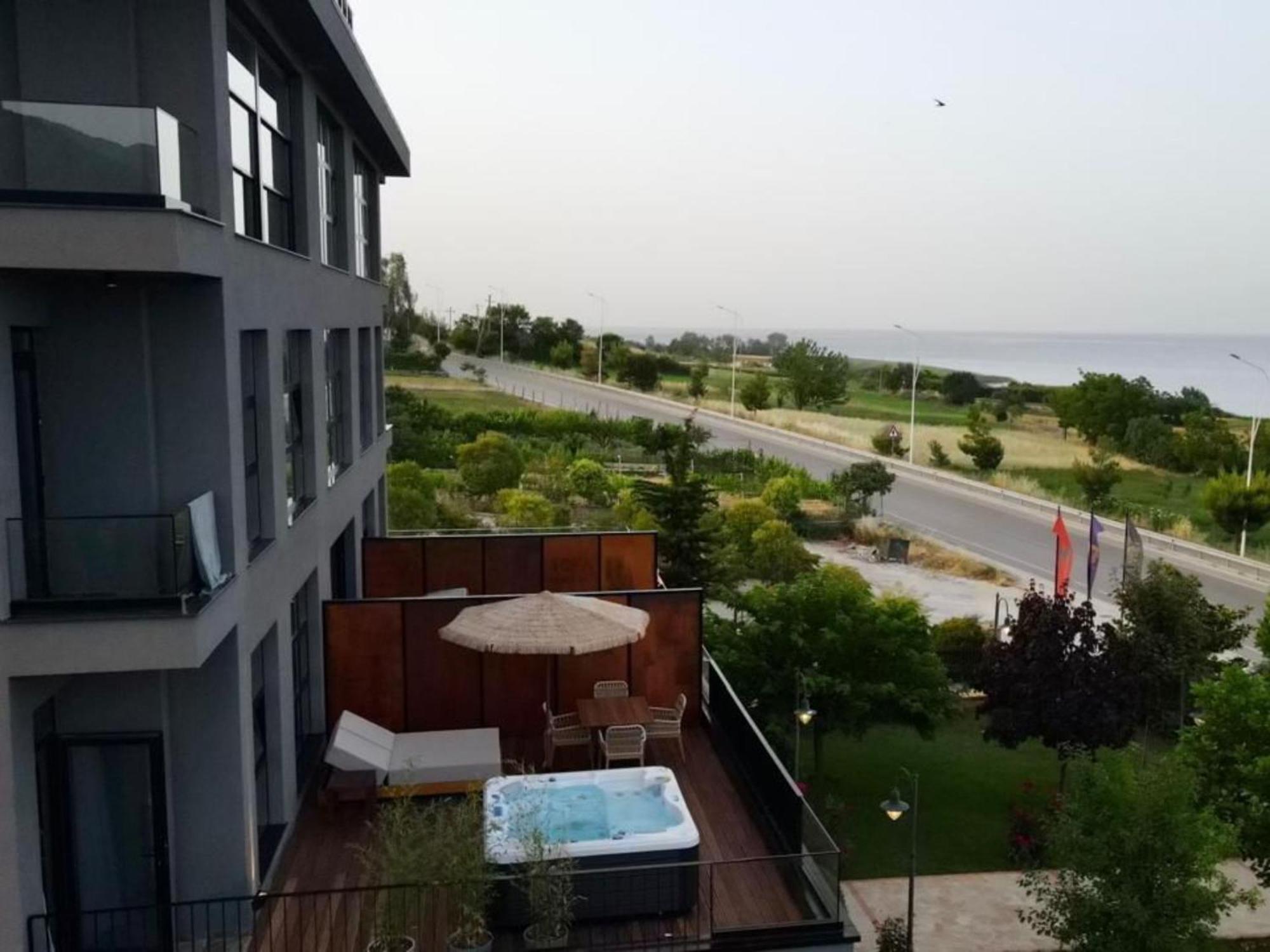Toka Hotel Restaurant Udenisht Exteriör bild