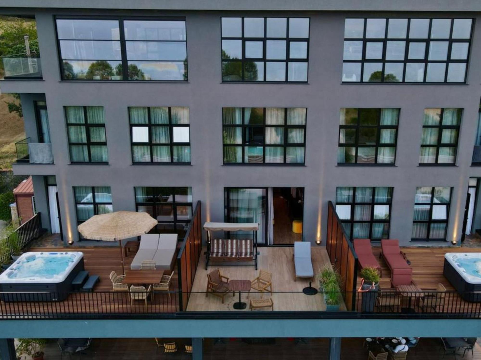 Toka Hotel Restaurant Udenisht Exteriör bild