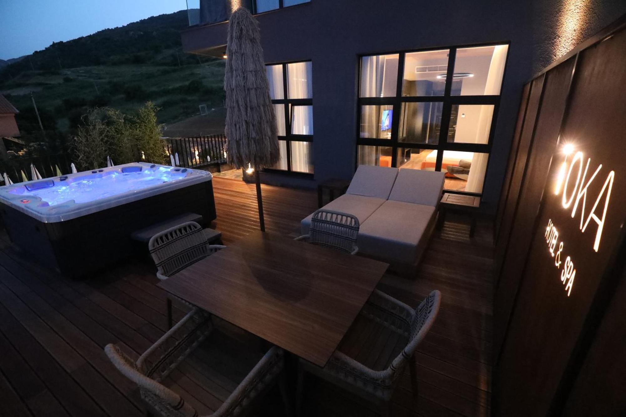 Toka Hotel Restaurant Udenisht Exteriör bild