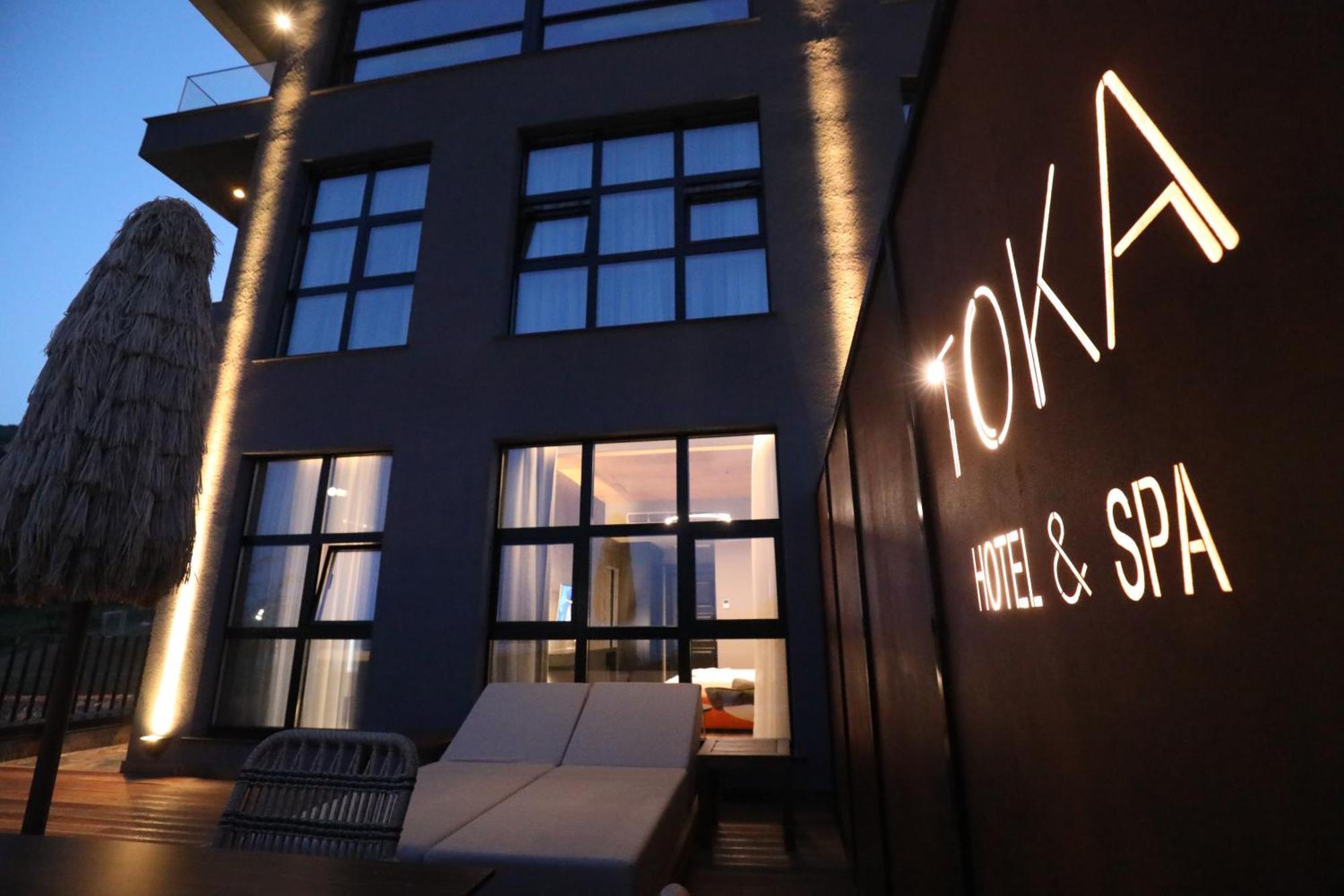 Toka Hotel Restaurant Udenisht Exteriör bild