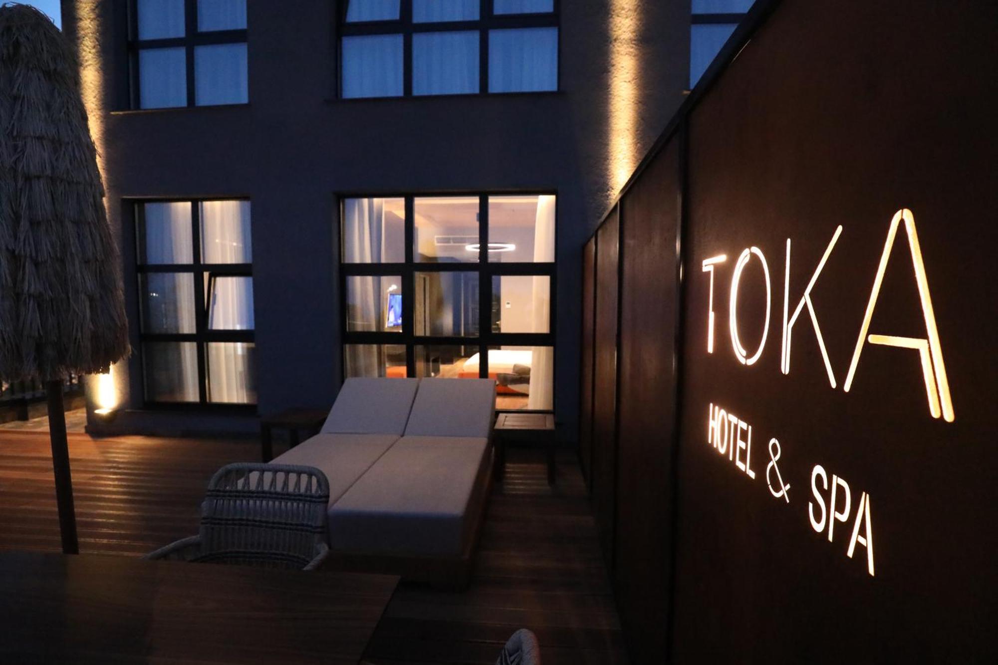 Toka Hotel Restaurant Udenisht Exteriör bild