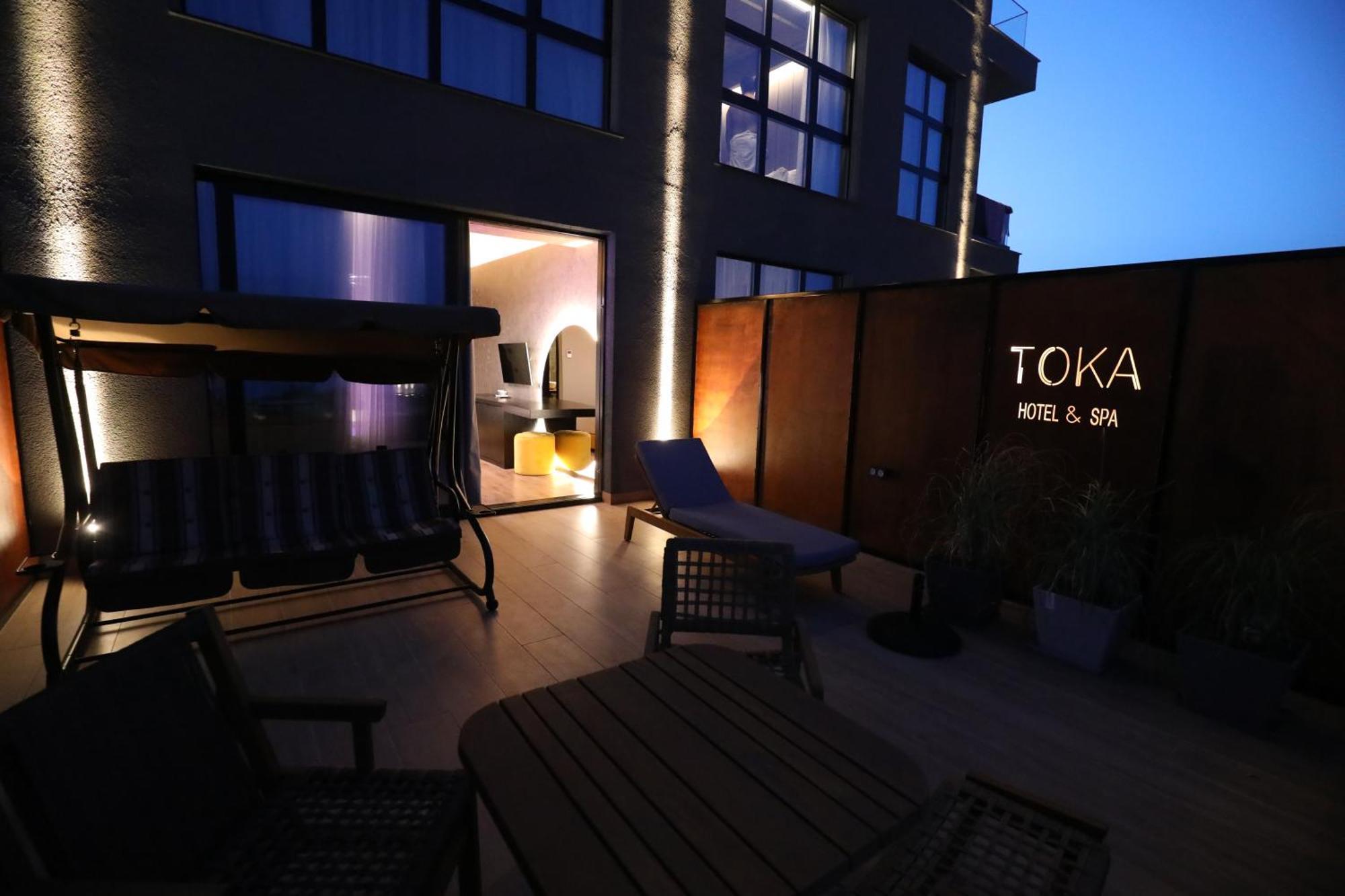 Toka Hotel Restaurant Udenisht Exteriör bild