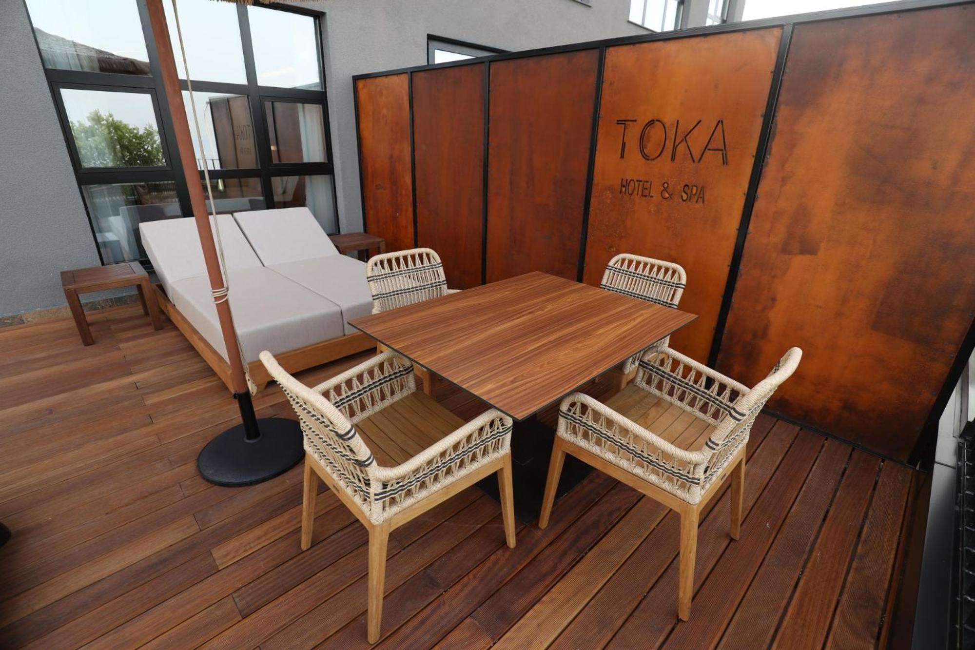 Toka Hotel Restaurant Udenisht Exteriör bild