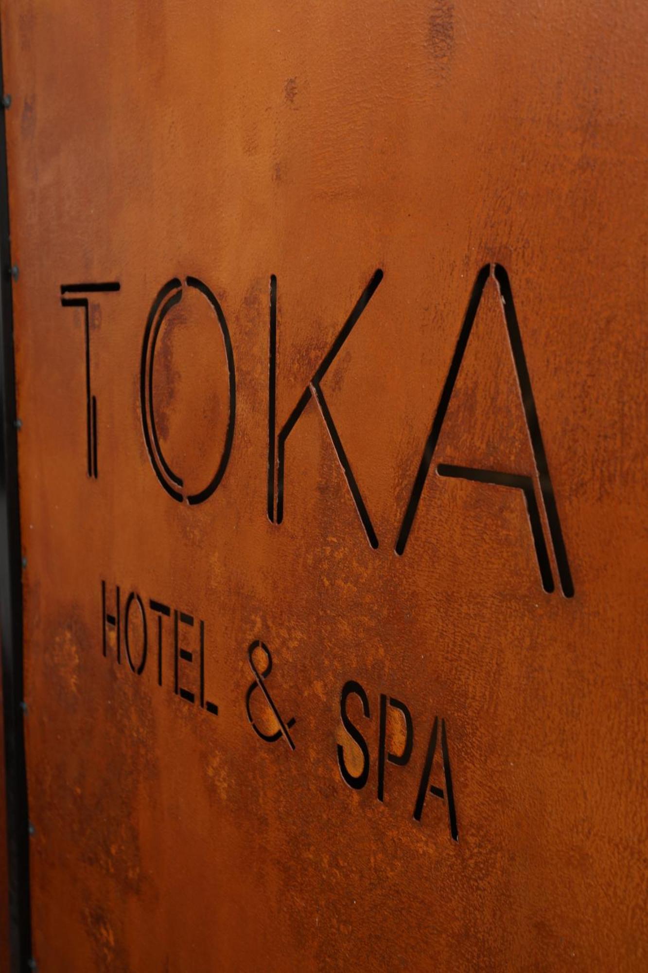 Toka Hotel Restaurant Udenisht Exteriör bild