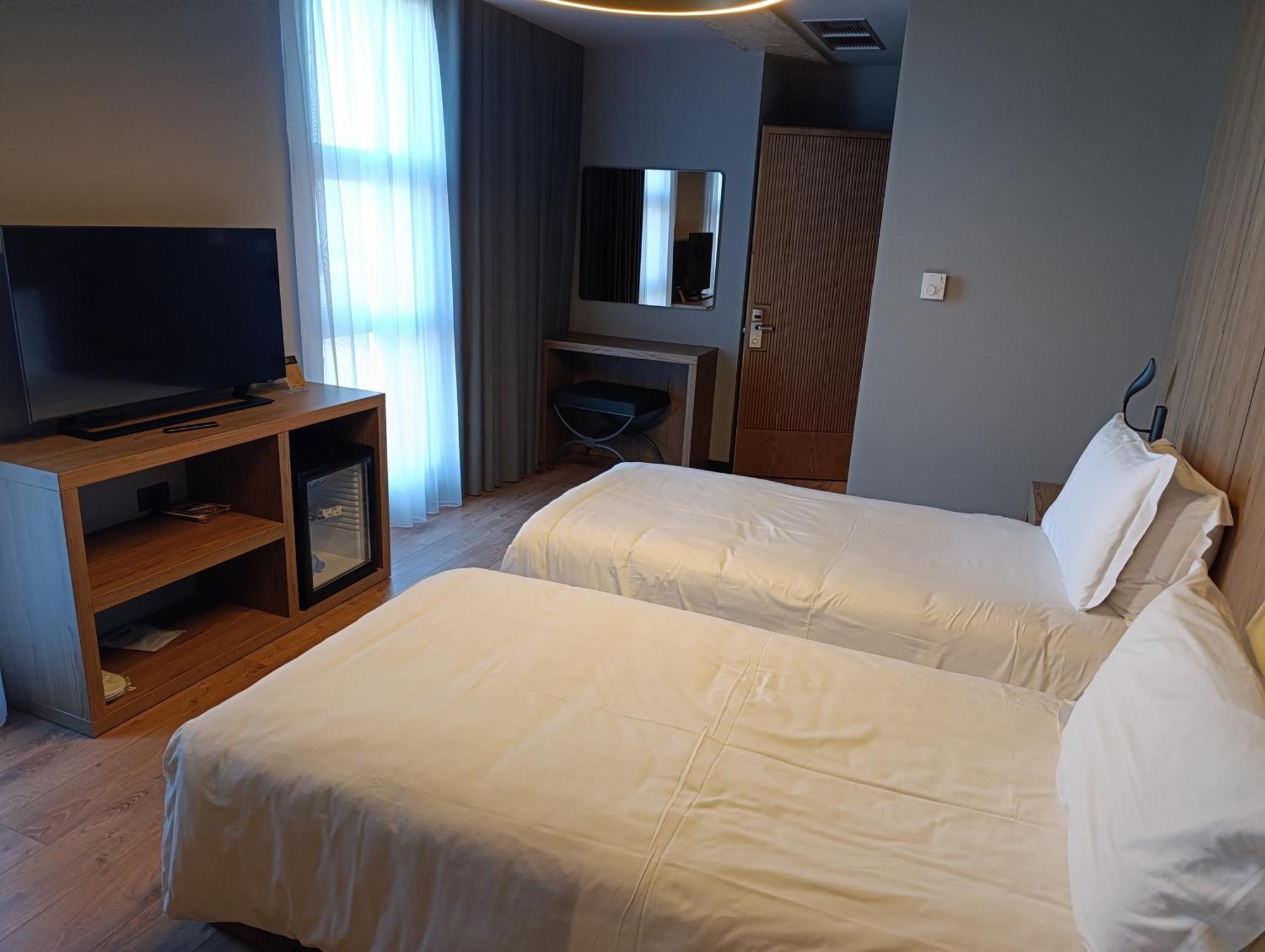 Toka Hotel Restaurant Udenisht Exteriör bild