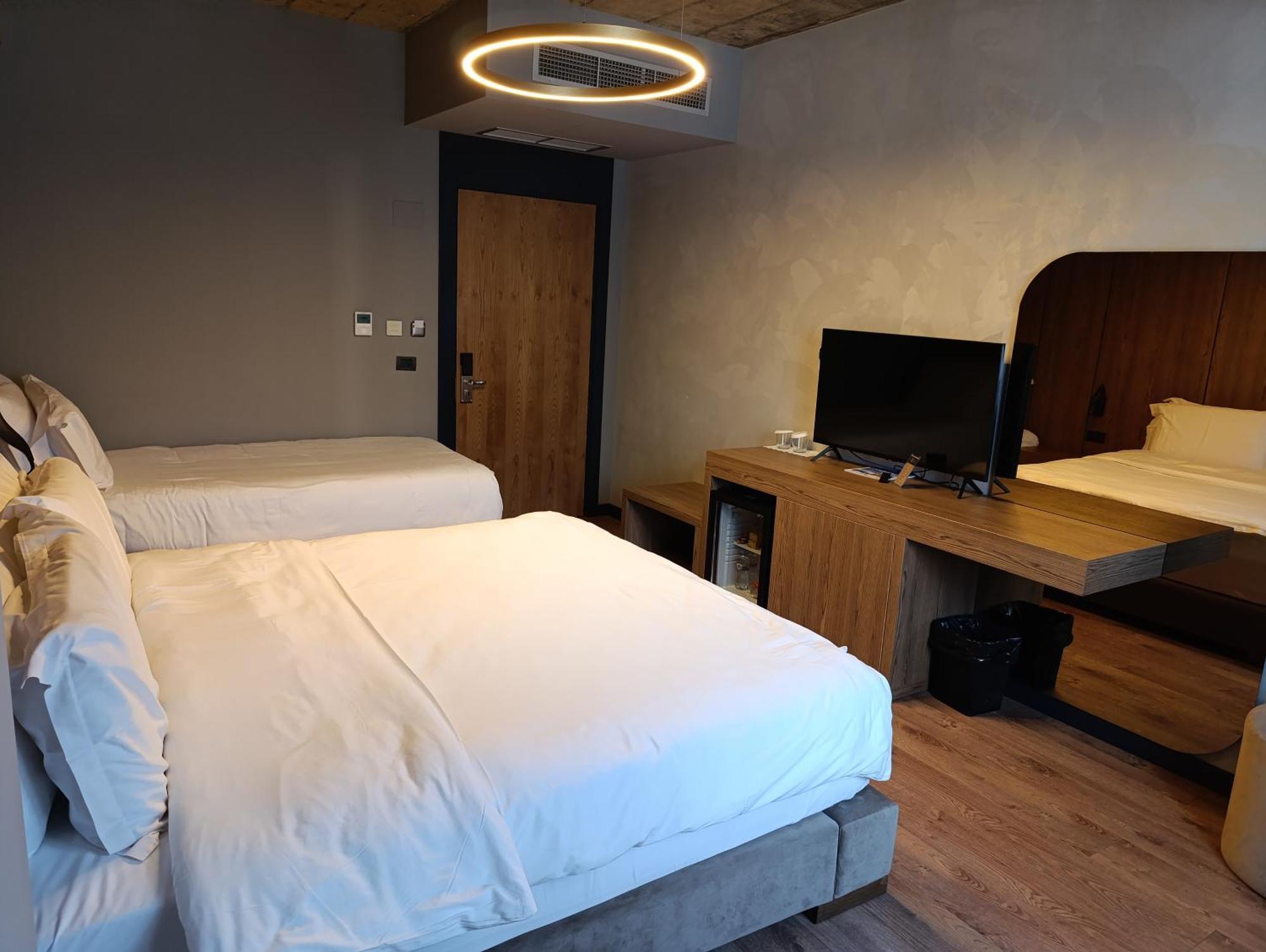 Toka Hotel Restaurant Udenisht Exteriör bild