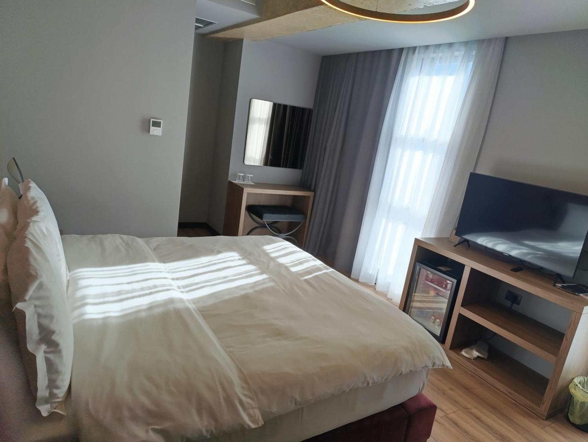 Toka Hotel Restaurant Udenisht Exteriör bild