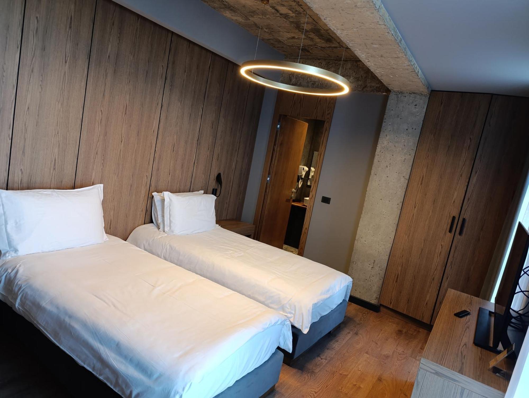 Toka Hotel Restaurant Udenisht Exteriör bild
