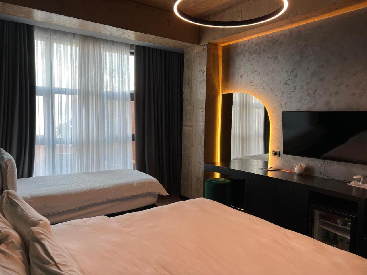 Toka Hotel Restaurant Udenisht Exteriör bild